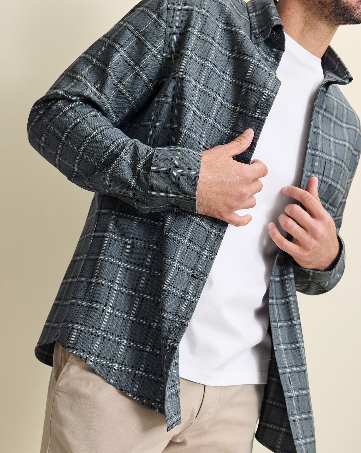 CSC0070GRP_MODEL_UNTUCKED_01