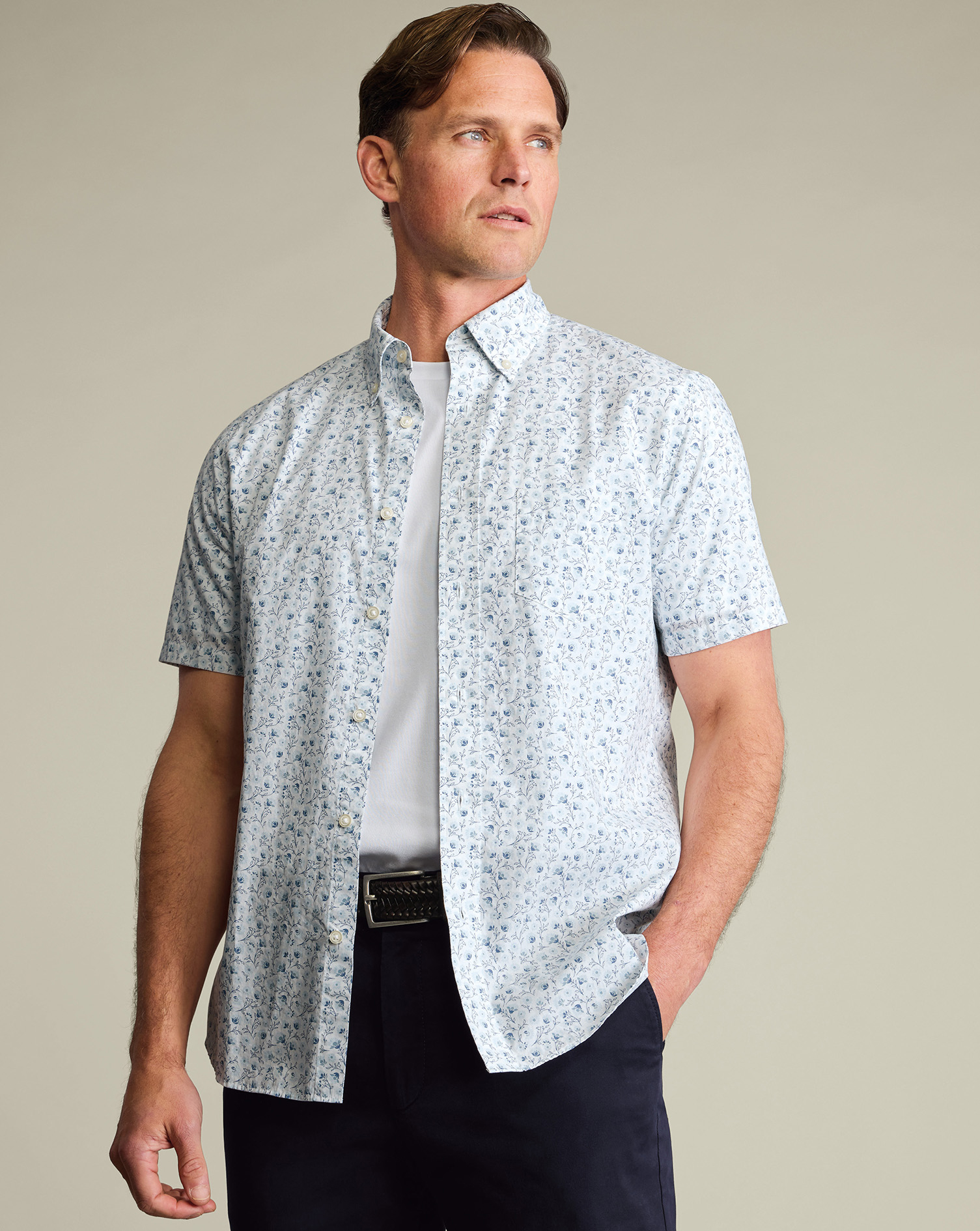 CSM0032WHT_MODEL_UNTUCKED_01