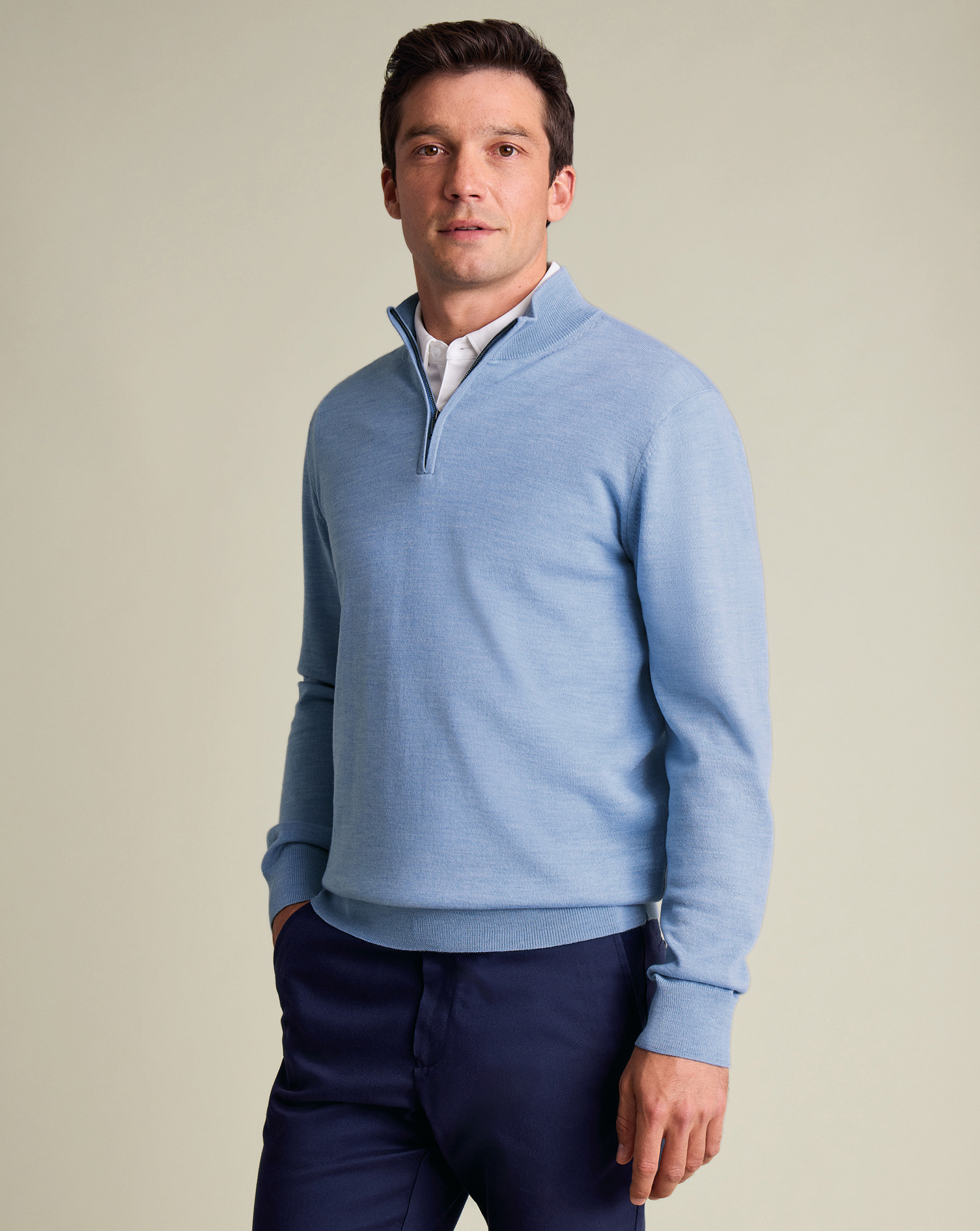 KNM0010CFW_MODEL_FRONT