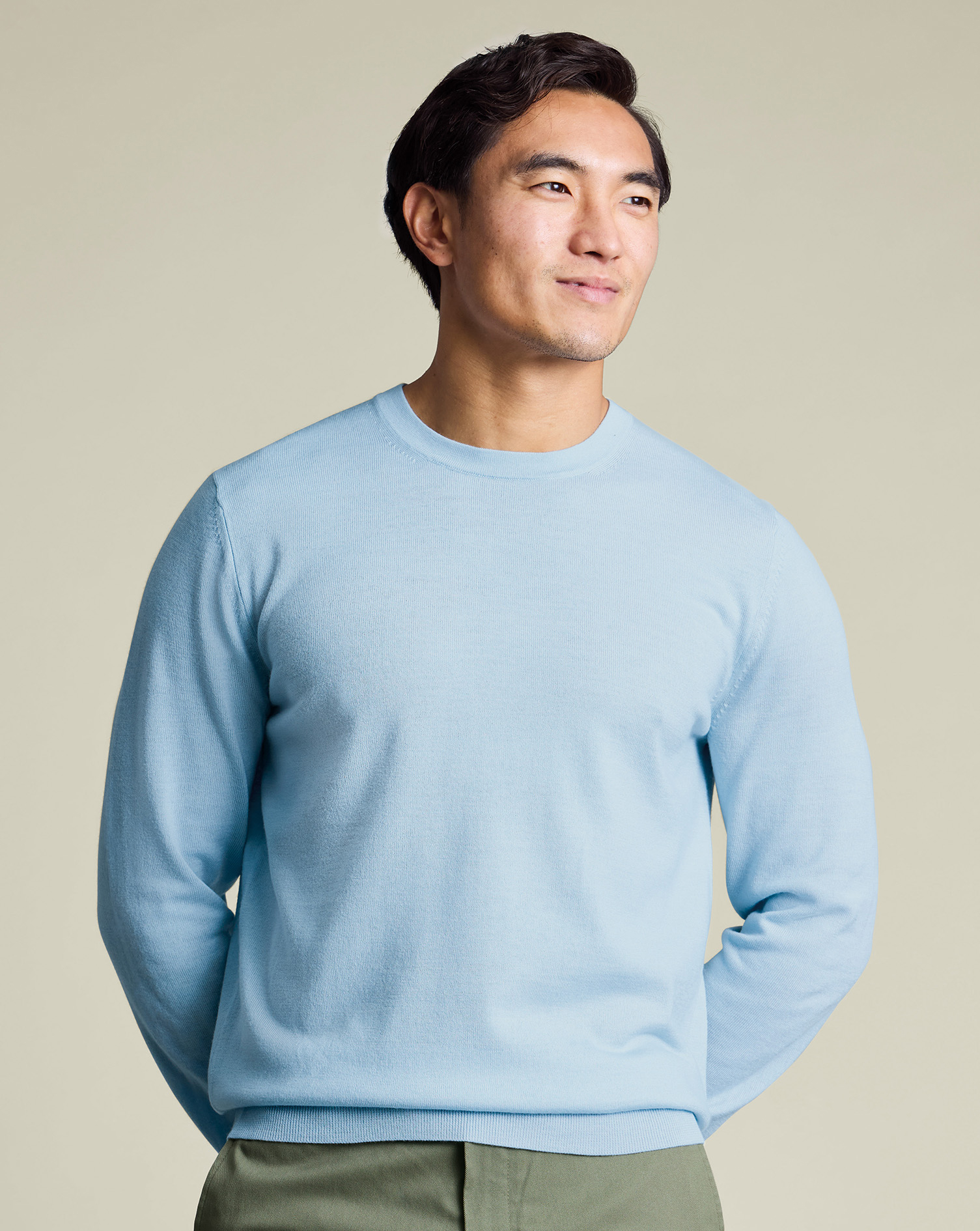 KNM0014CEB_MODEL_FRONT_01