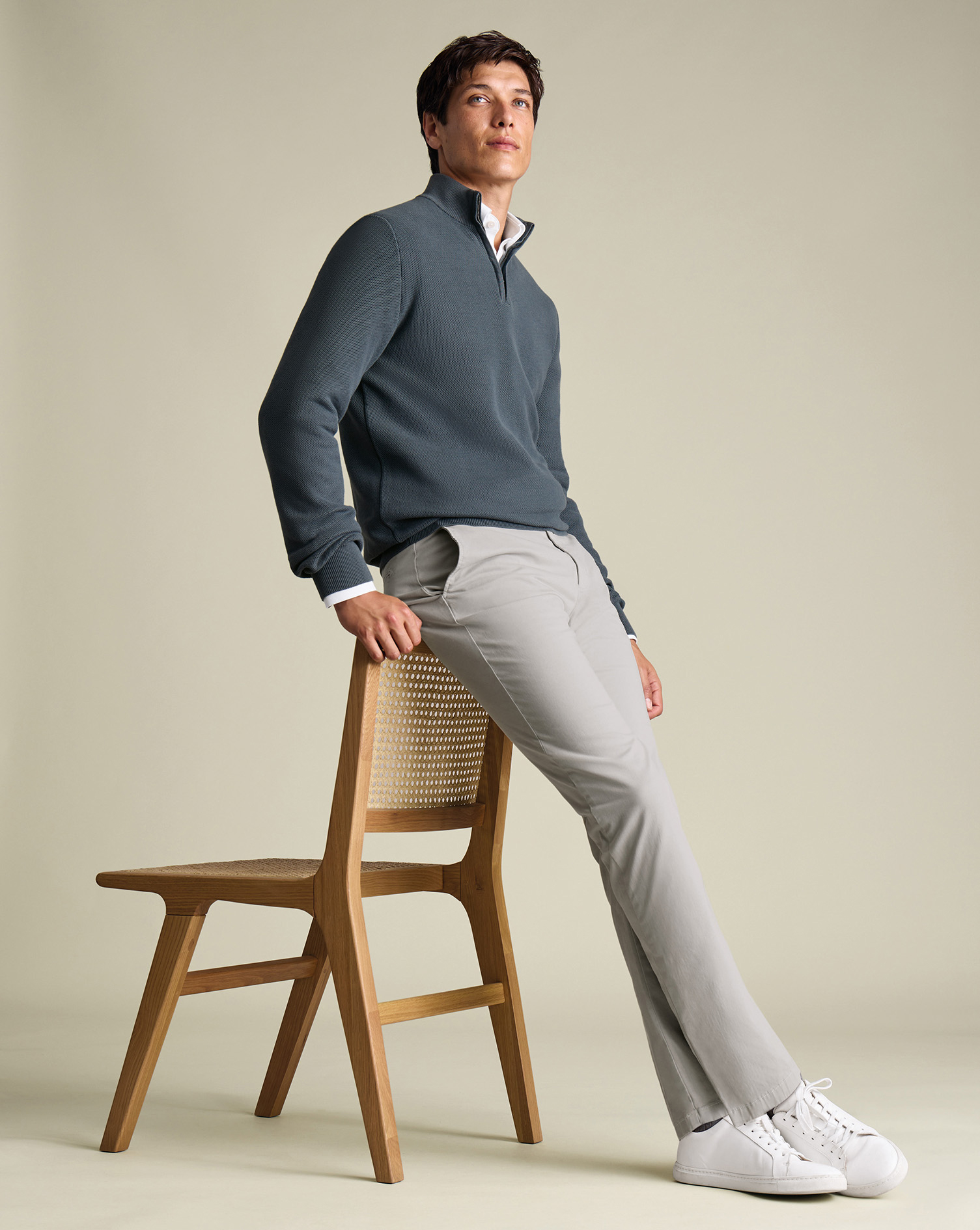 TRC0290SLV_MODEL_FULL_FRONT